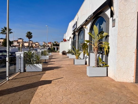 Commercial in Guardamar del Segura - Caza De Casa