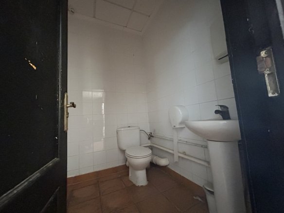 2 Bathroom Commercial in Villamartin - Caza De Casa