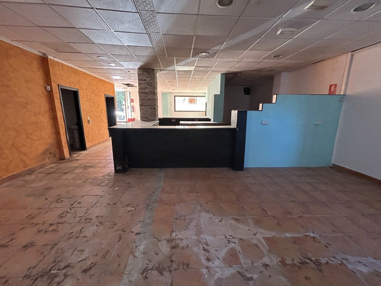 2 Bathroom Commercial in Villamartin - Caza De Casa