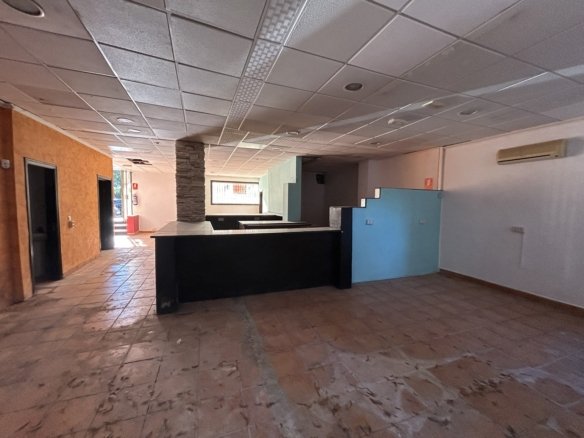 2 Bathroom Commercial in Villamartin - Caza De Casa