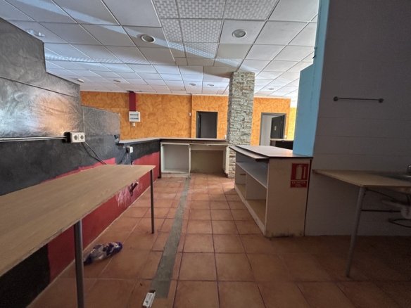 2 Bathroom Commercial in Villamartin - Caza De Casa