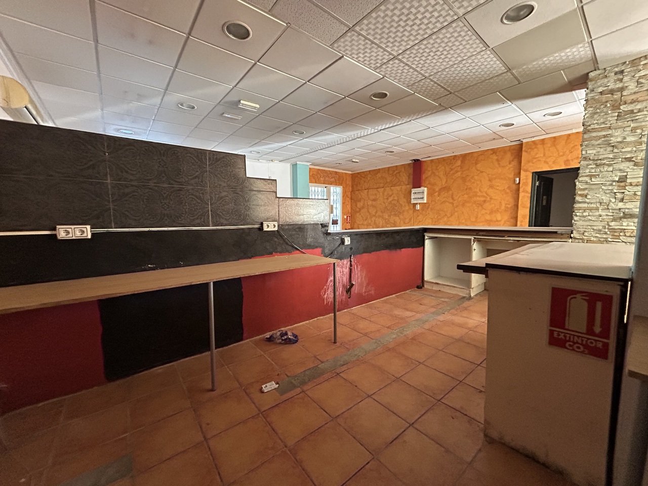 2 Bathroom Commercial in Villamartin - Caza De Casa