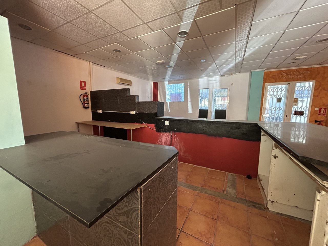 2 Bathroom Commercial in Villamartin - Caza De Casa