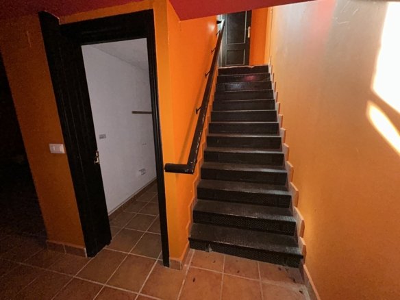 2 Bathroom Commercial in Villamartin - Caza De Casa