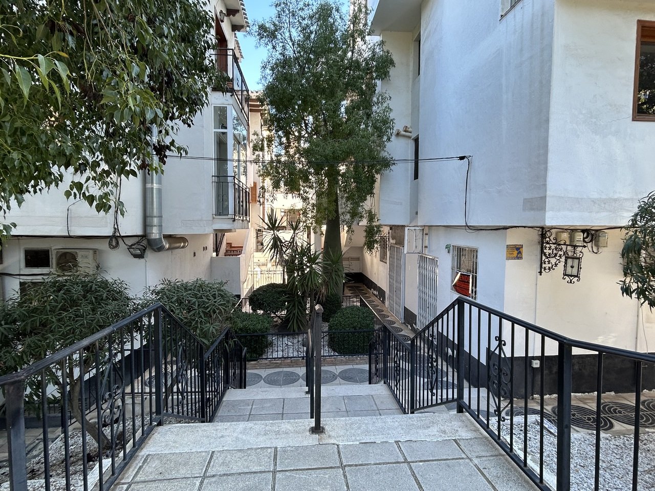 2 Bathroom Commercial in Villamartin - Caza De Casa