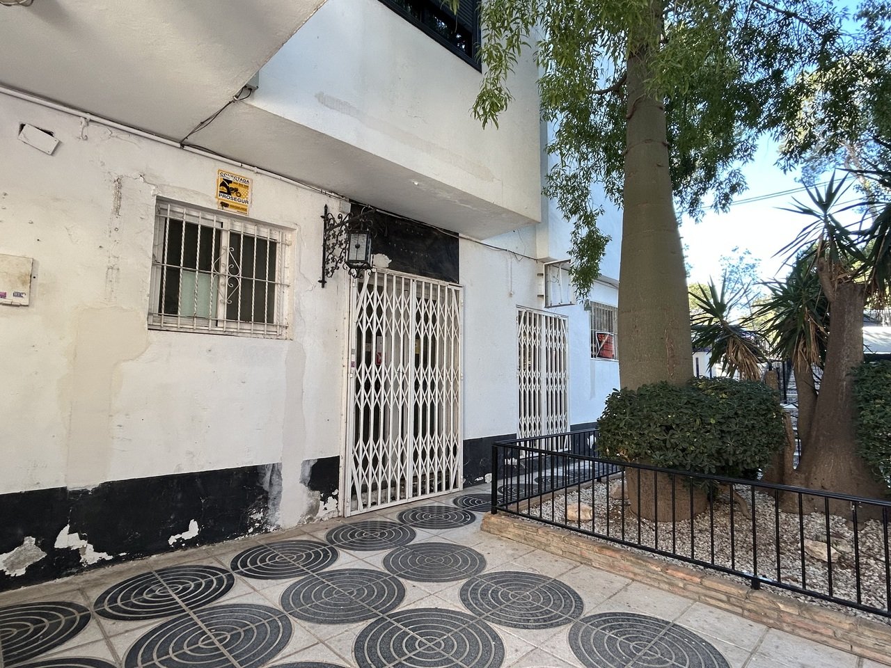 2 Bathroom Commercial in Villamartin - Caza De Casa