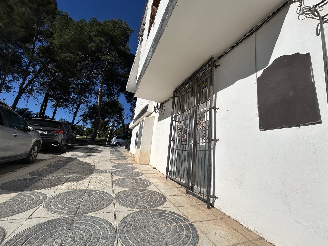 2 Bathroom Commercial in Villamartin - Caza De Casa