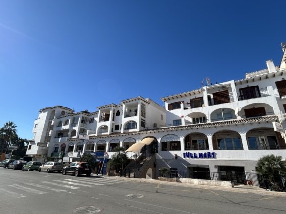 2 Bath Commercial in Villamartin - Caza De Casa