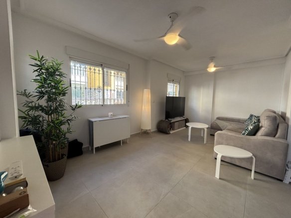 3 Bedroom 3 Bathroom Town House in La Zenia - Caza De Casa