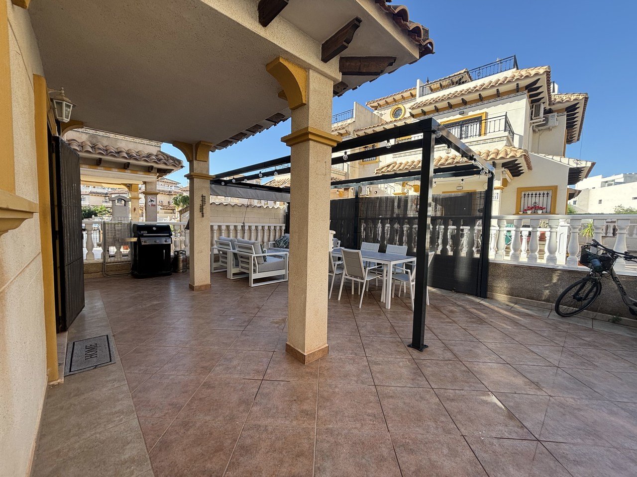 3 Bedroom 3 Bathroom Town House in La Zenia - Caza De Casa