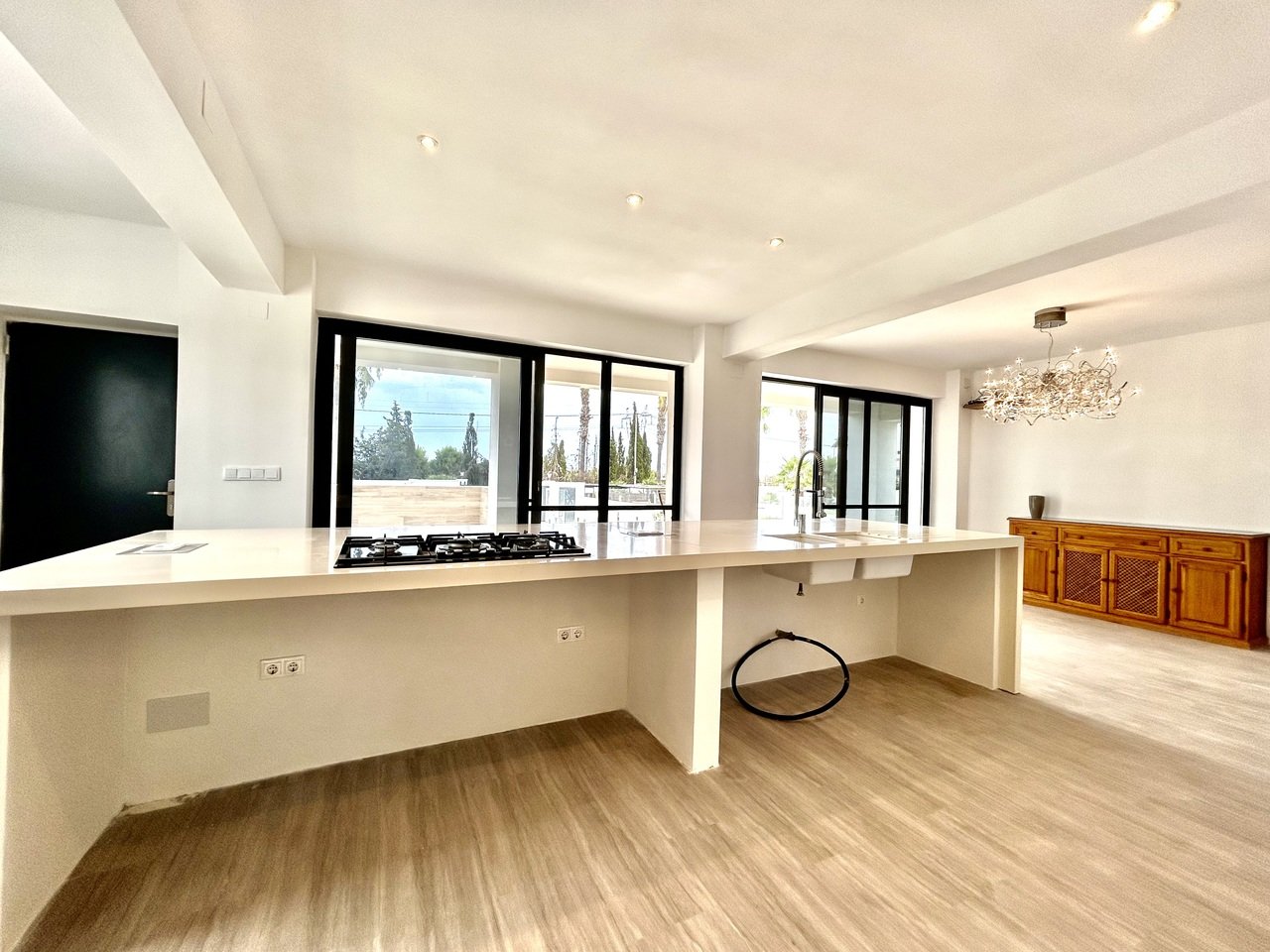 8 Bed 4 Bath Villa in Los Montesinos - Caza De Casa