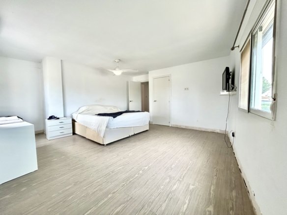 8 Bed 4 Bath Villa in Los Montesinos - Caza De Casa