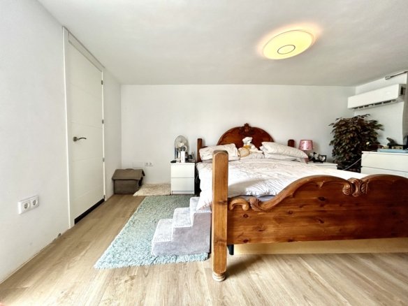 8 Bed 4 Bath Villa in Los Montesinos - Caza De Casa