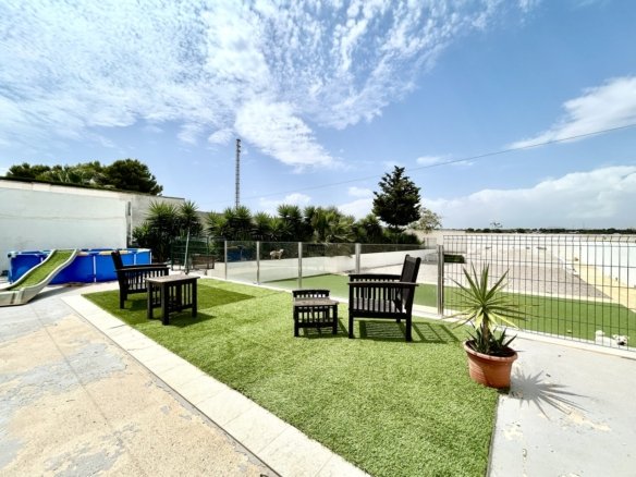 8 Bed 4 Bath Villa in Los Montesinos - Caza De Casa