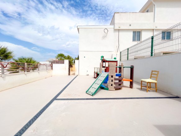 8 Bed 4 Bath Villa in Los Montesinos - Caza De Casa