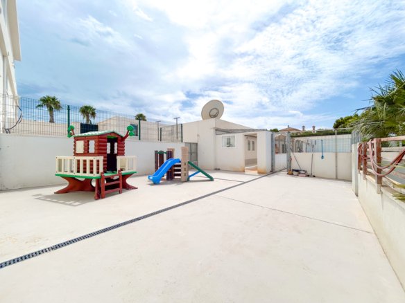 8 Bed 4 Bath Villa in Los Montesinos - Caza De Casa