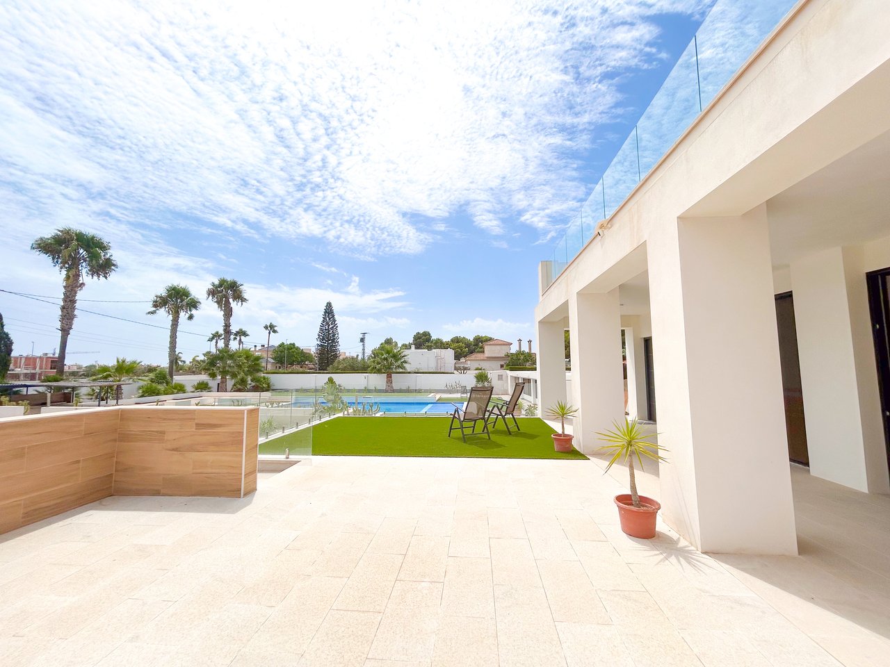 8 Bed 4 Bath Villa in Los Montesinos - Caza De Casa
