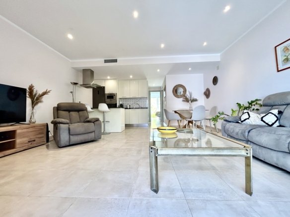 3 Bed 3 Bath Town House in Ciudad Quesada - Caza De Casa