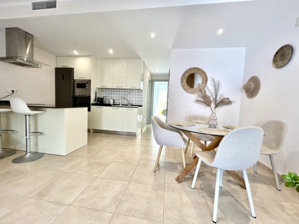 3 Bed 3 Bath Town House in Ciudad Quesada - Caza De Casa
