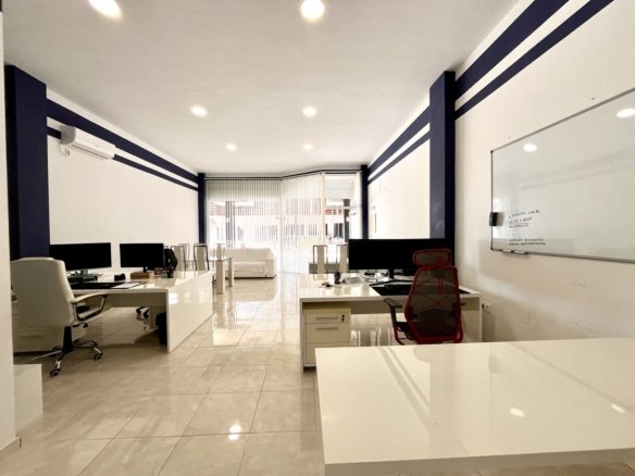 Commercial in Playa Flamenca - Caza De Casa
