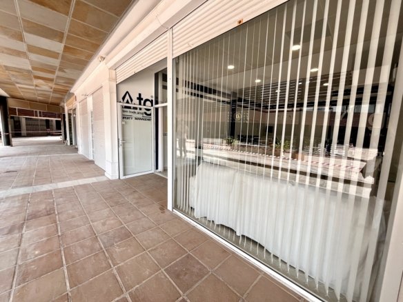 Commercial in Playa Flamenca - Caza De Casa