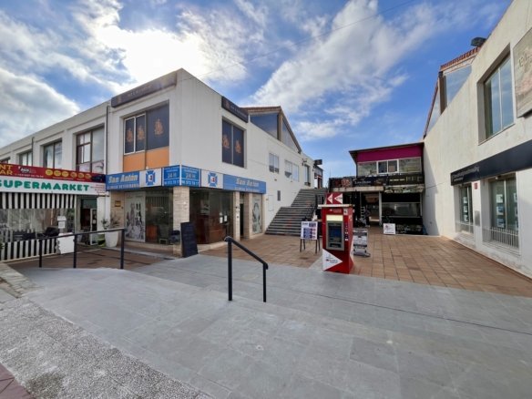 Commercial in Playa Flamenca - Caza De Casa