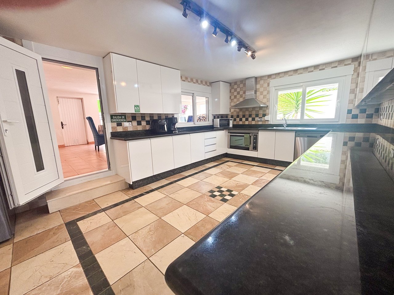 7 Bedroom 4 Bathroom Villa in Dehesa de Campoamor - Caza De Casa