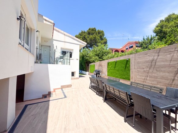 7 Bedroom 4 Bathroom Villa in Dehesa de Campoamor - Caza De Casa