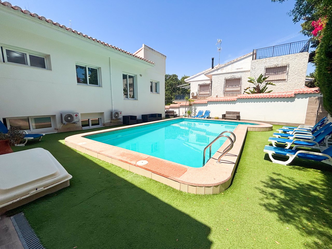 7 Bedroom 4 Bathroom Villa in Dehesa de Campoamor - Caza De Casa