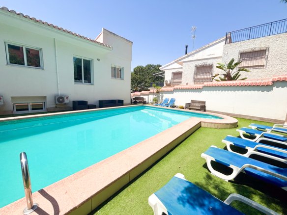 7 Bedroom 4 Bathroom Villa in Dehesa de Campoamor - Caza De Casa