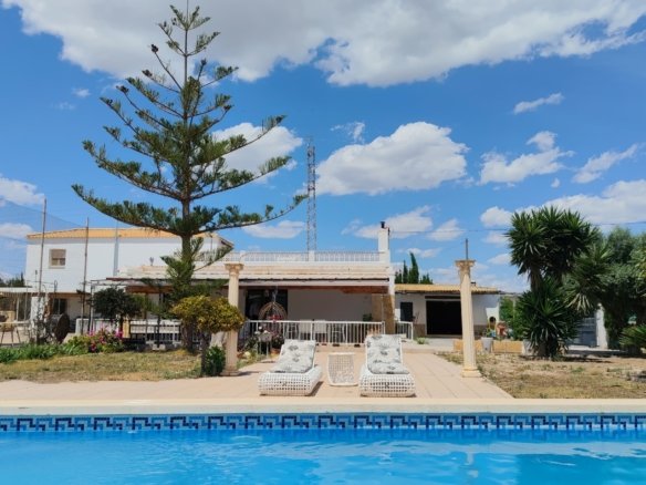 6 Bed 4 Bath Villa in Los Montesinos - Caza De Casa