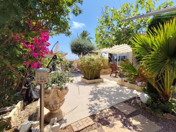 3 Bed 2 Bath Villa in Ciudad Quesada - Caza De Casa