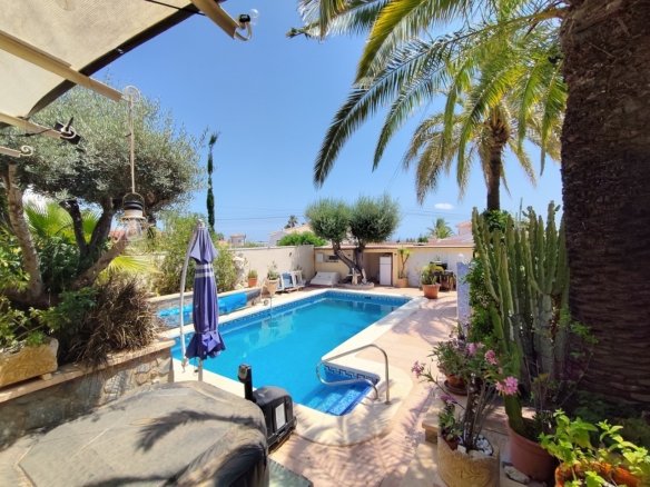 3 Bed 2 Bath Villa in Ciudad Quesada - Caza De Casa