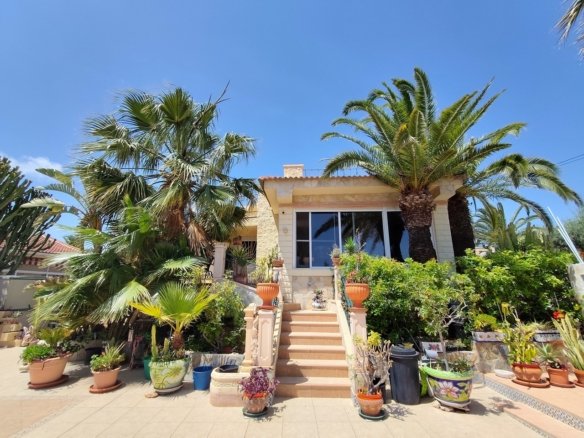 3 Bed 2 Bath Villa in Ciudad Quesada - Caza De Casa