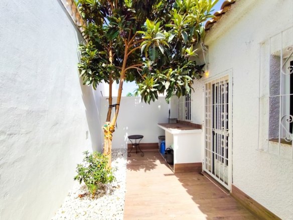 3 Bed 1 Bath Town House in Playa Flamenca - Caza De Casa
