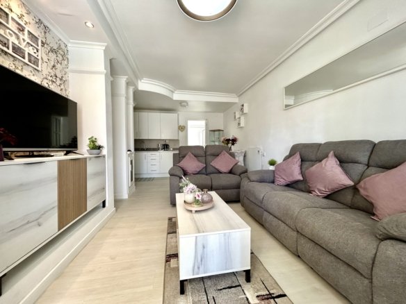 3 Bedroom 2 Bathroom Town House in Cabo Roig - Caza De Casa