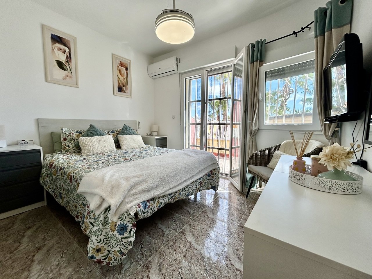 3 Bedroom 2 Bathroom Town House in Cabo Roig - Caza De Casa