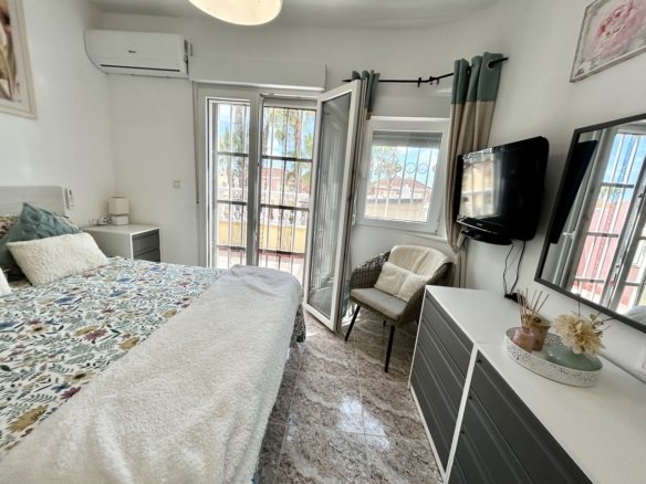 3 Bedroom 2 Bathroom Town House in Cabo Roig - Caza De Casa