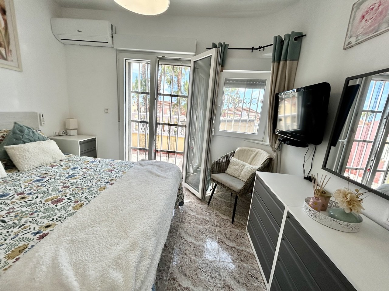 3 Bedroom 2 Bathroom Town House in Cabo Roig - Caza De Casa
