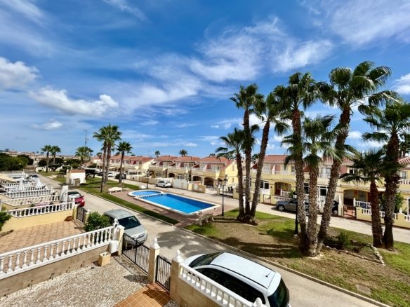 3 Bedroom 2 Bathroom Town House in Cabo Roig - Caza De Casa