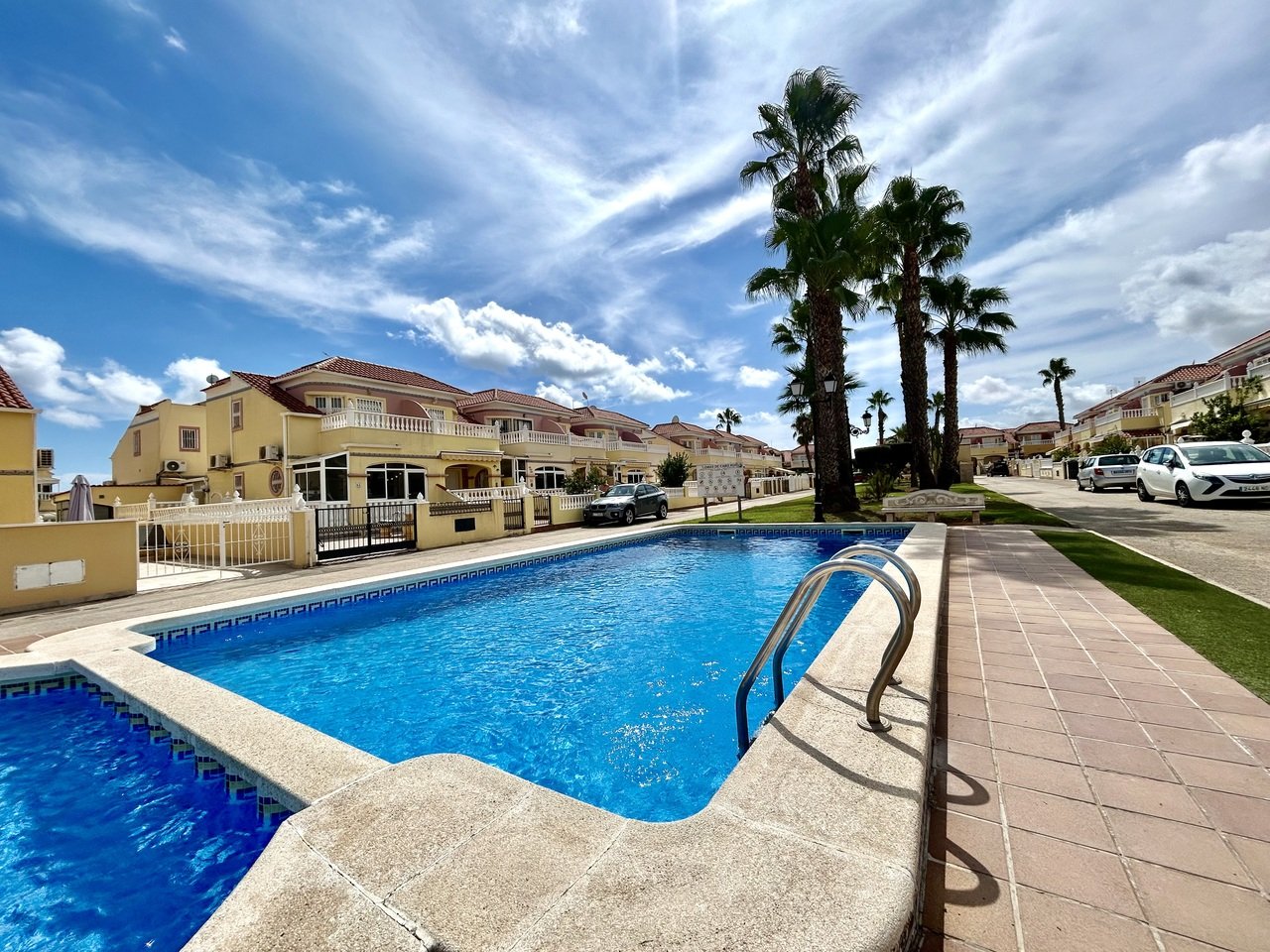 3 Bedroom 2 Bathroom Town House in Cabo Roig - Caza De Casa