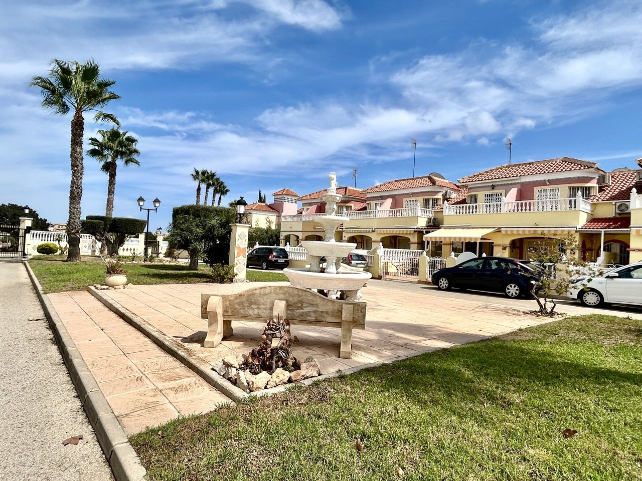 3 Bedroom 2 Bathroom Town House in Cabo Roig - Caza De Casa