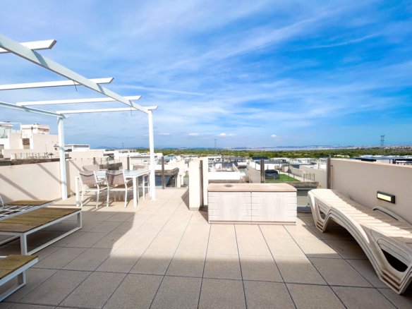3 Bedroom 3 Bathroom Villa in Villamartin - Caza De Casa
