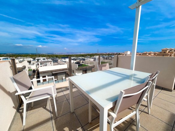 3 Bedroom 3 Bathroom Villa in Villamartin - Caza De Casa