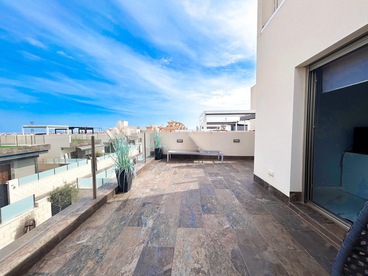 3 Bedroom 3 Bathroom Villa in Villamartin - Caza De Casa