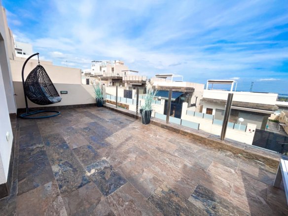 3 Bedroom 3 Bathroom Villa in Villamartin - Caza De Casa