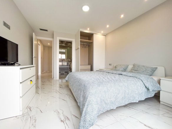 3 Bedroom 3 Bathroom Villa in Villamartin - Caza De Casa
