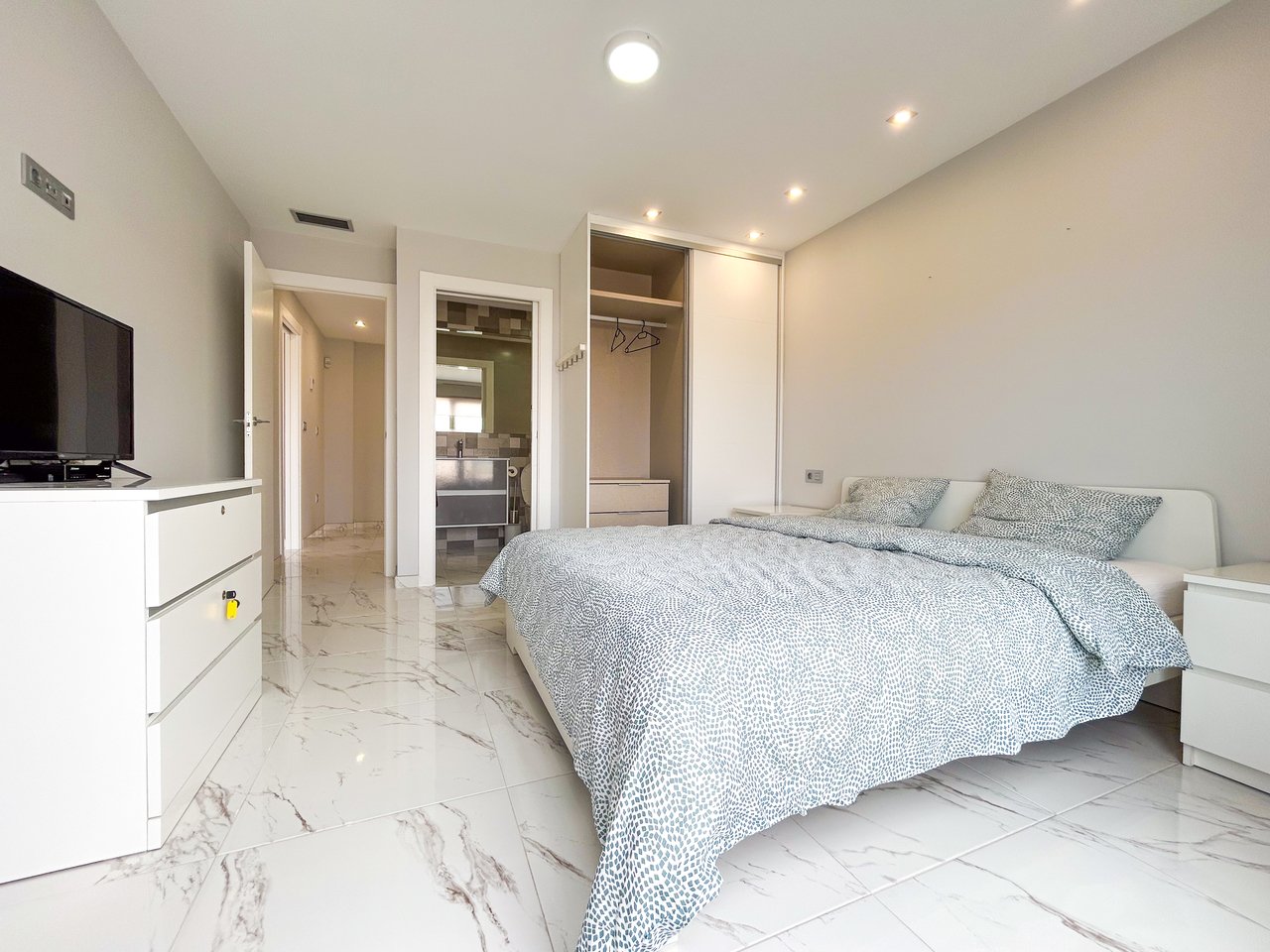 3 Bedroom 3 Bathroom Villa in Villamartin - Caza De Casa