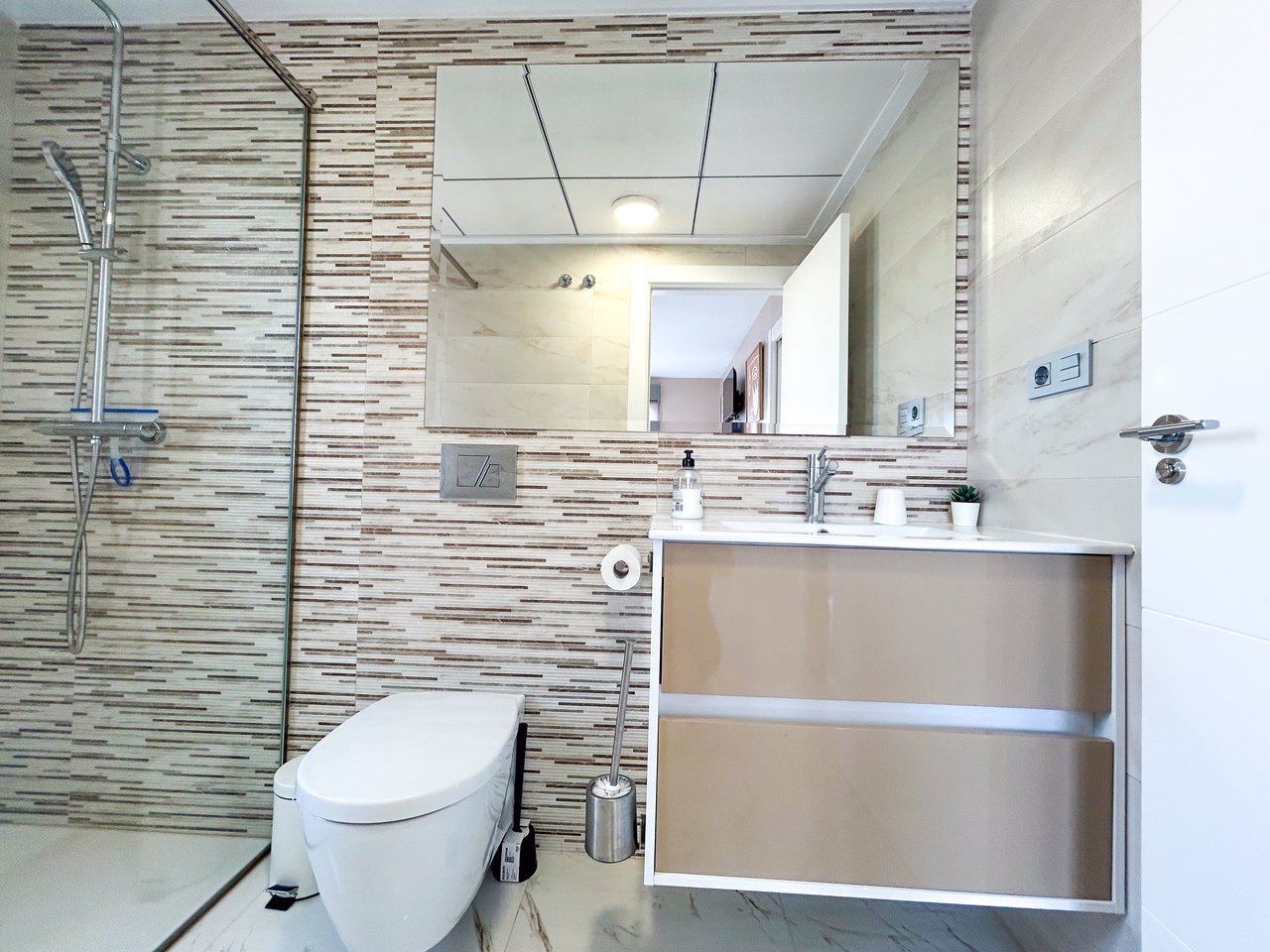 3 Bedroom 3 Bathroom Villa in Villamartin - Caza De Casa