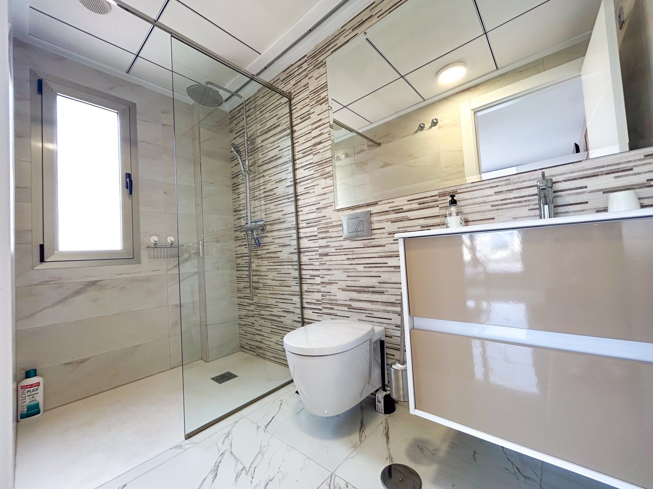 3 Bedroom 3 Bathroom Villa in Villamartin - Caza De Casa